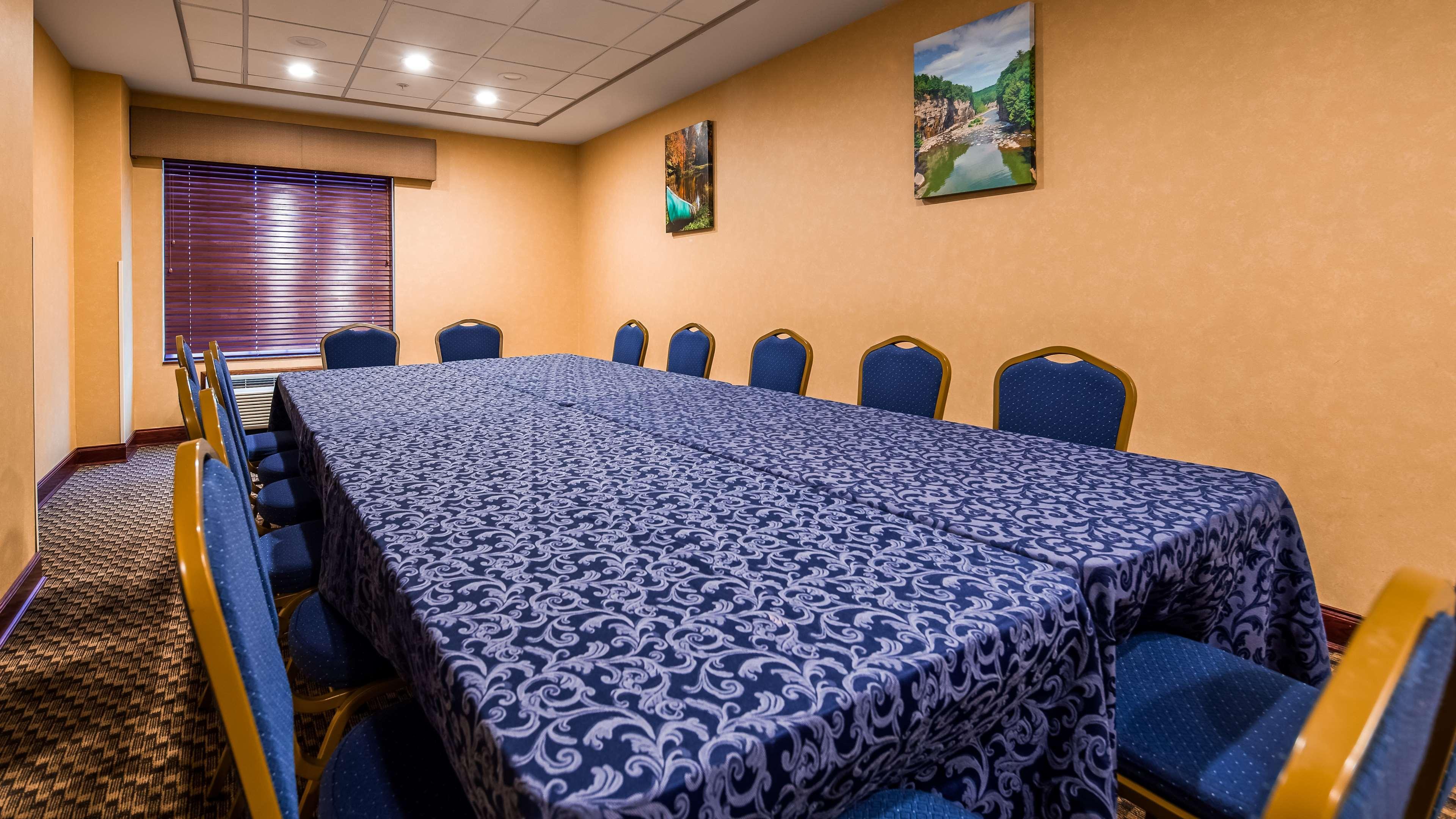 Best Western Plus Victor Inn & Suites Bagian luar foto