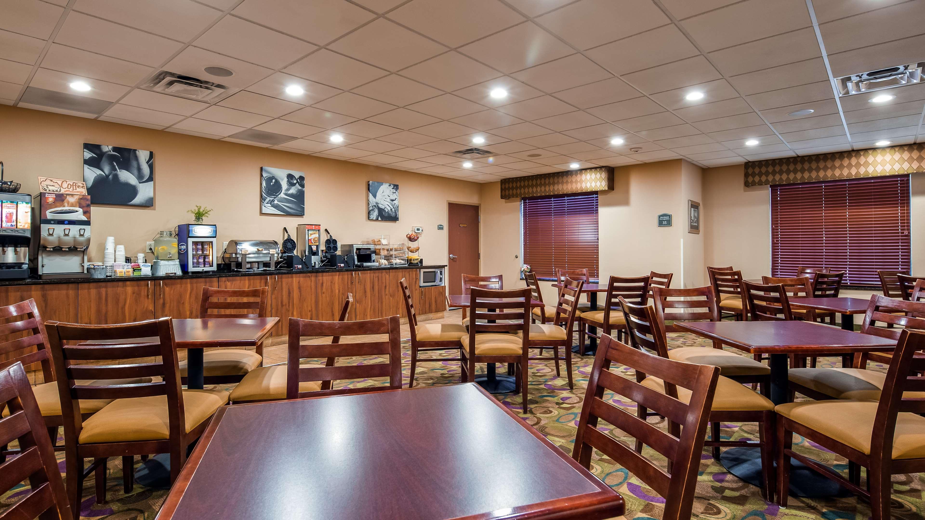 Best Western Plus Victor Inn & Suites Bagian luar foto