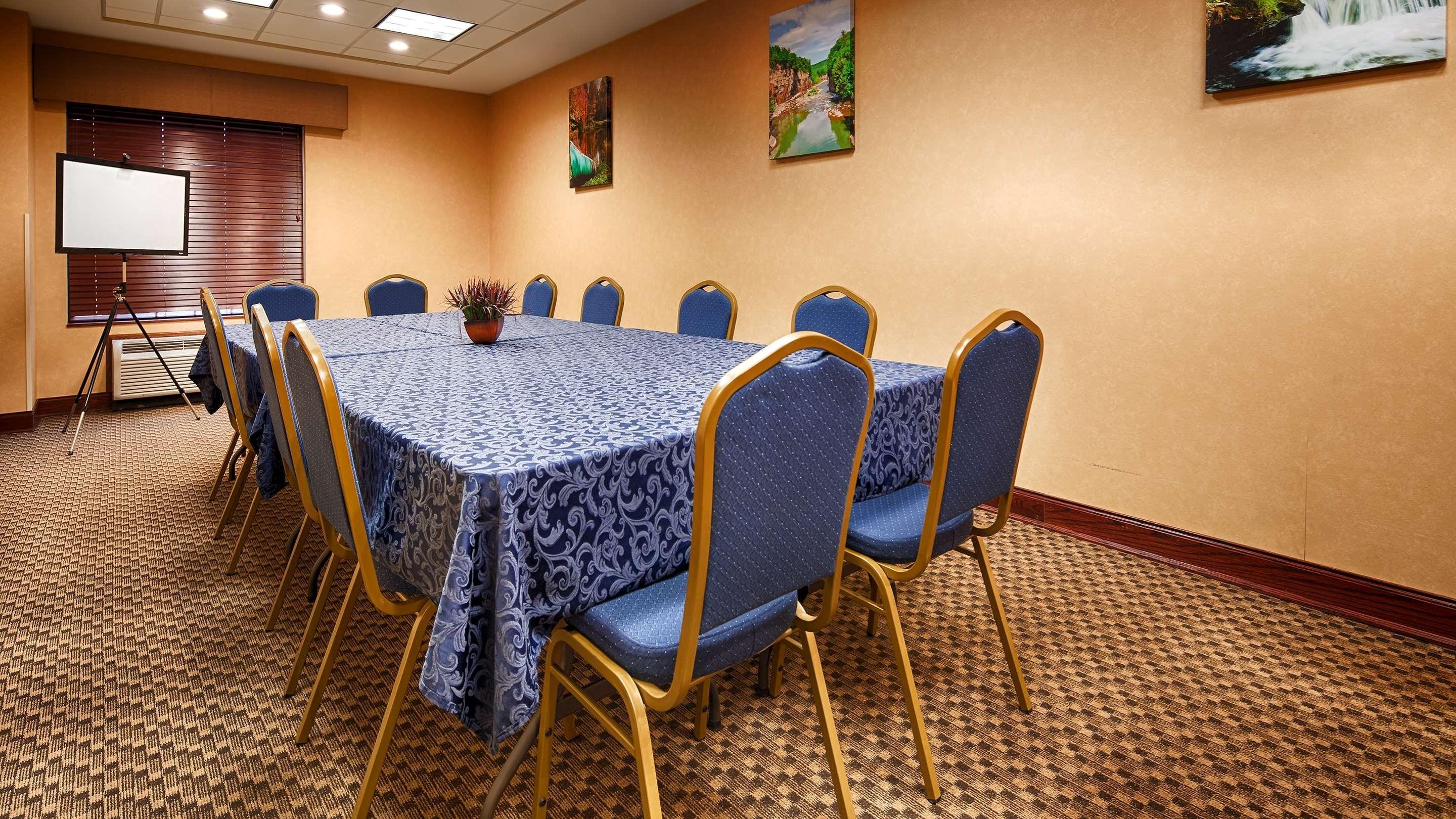 Best Western Plus Victor Inn & Suites Bagian luar foto