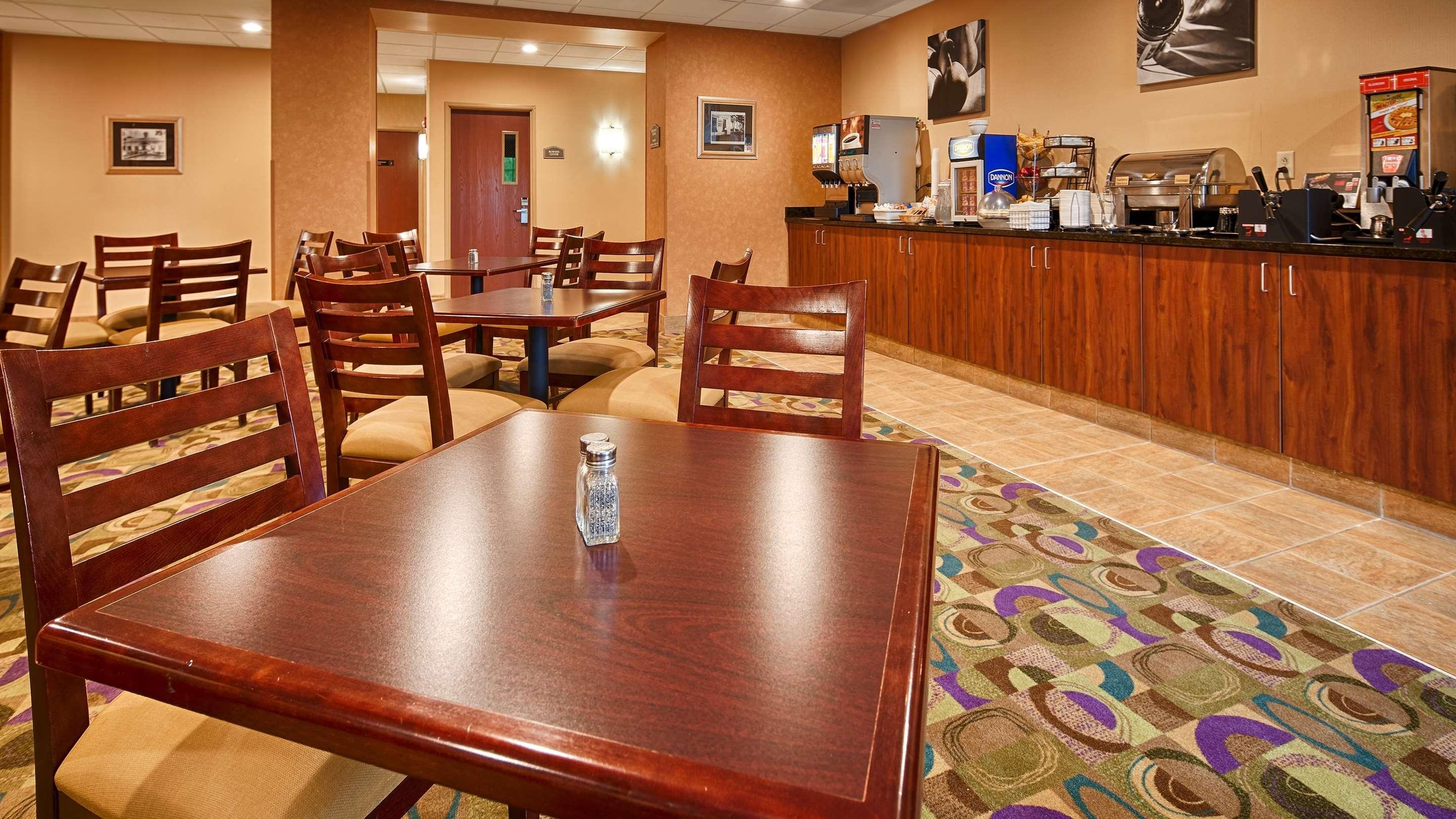 Best Western Plus Victor Inn & Suites Bagian luar foto