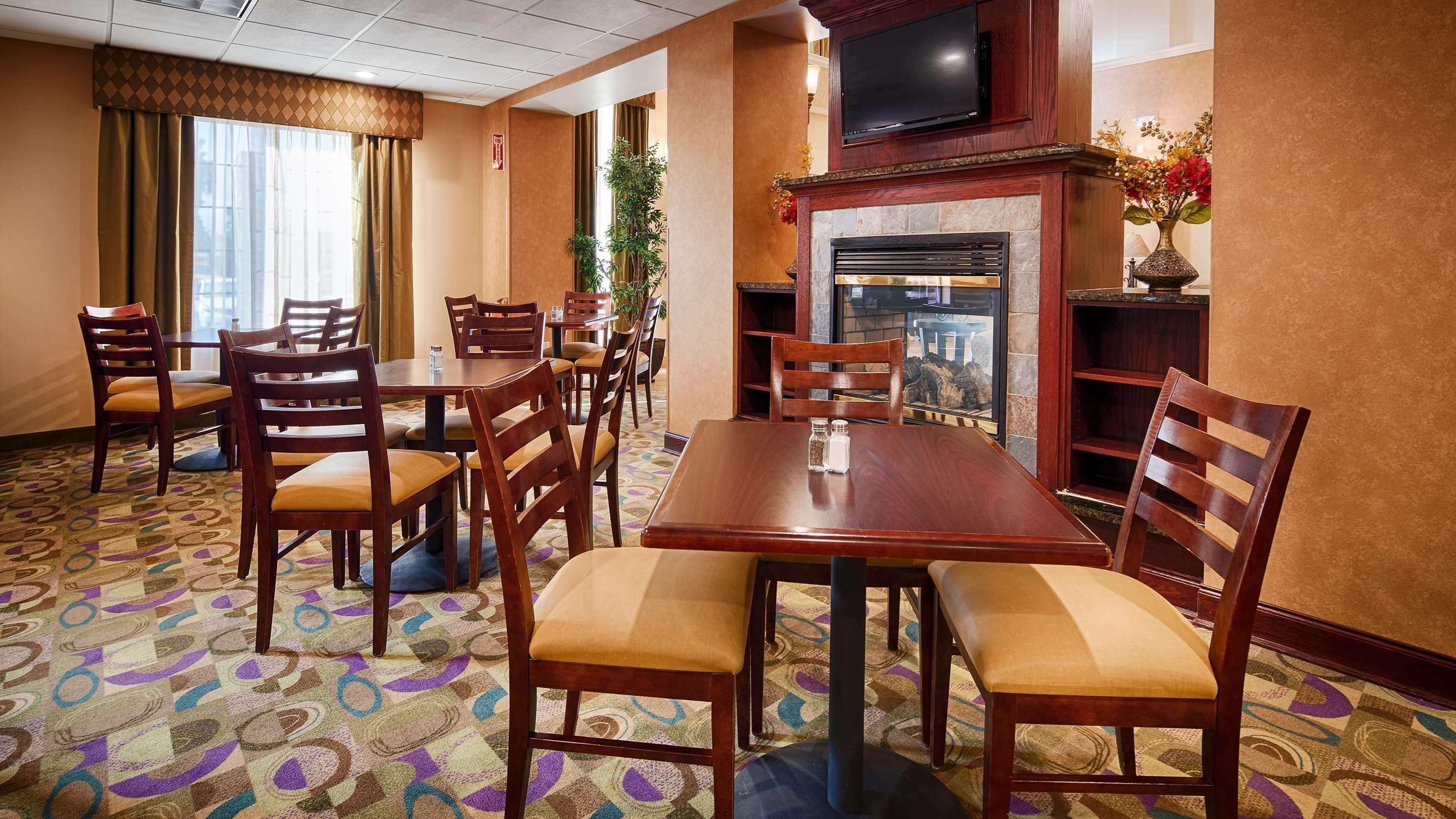 Best Western Plus Victor Inn & Suites Bagian luar foto