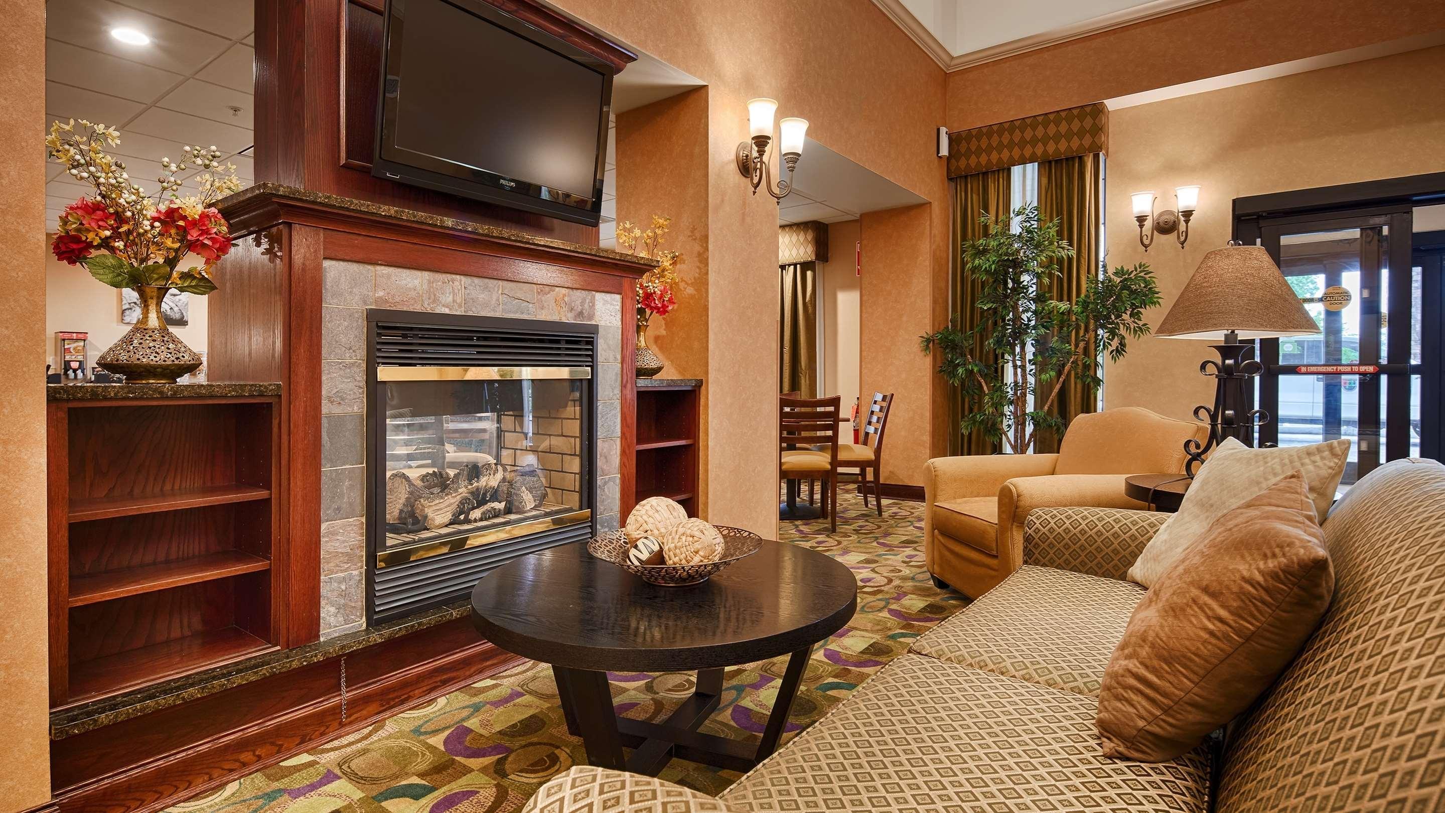 Best Western Plus Victor Inn & Suites Bagian luar foto